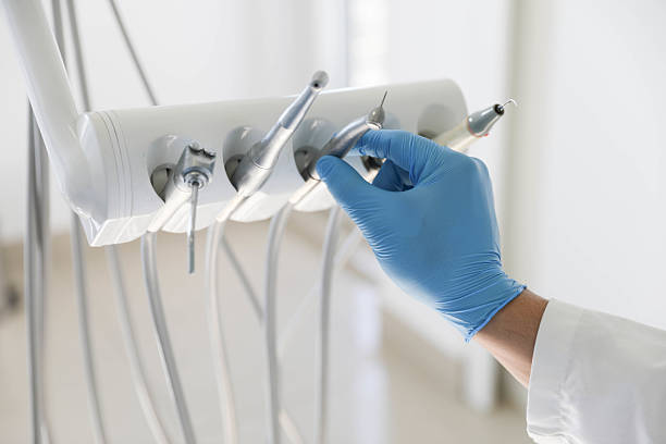 Professional Emergency Dentist technician working in Palos Park, IL